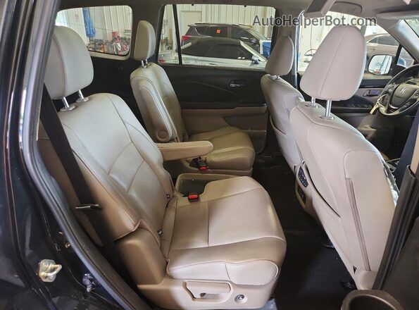 5FNYF6H00JB062204 2018 HONDA PILOT Green Widok wnętrza z tyłu