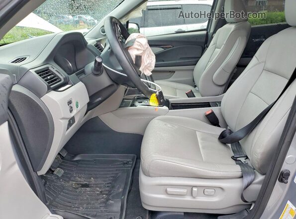 5FNYF6H01NB034496 2022 HONDA PILOT Серебряный Вид салона спереди