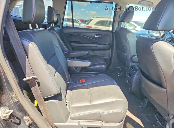 5FNYF6H02HB097062 2017 HONDA PILOT Black Vista de los asientos traseros