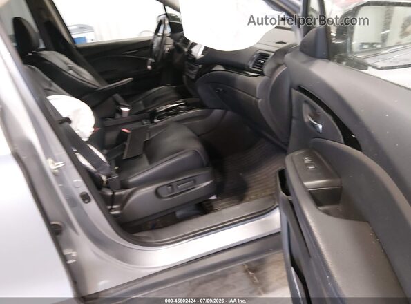 5FNYF6H04HB020077 2017 HONDA PILOT Gray Вид салону спереду