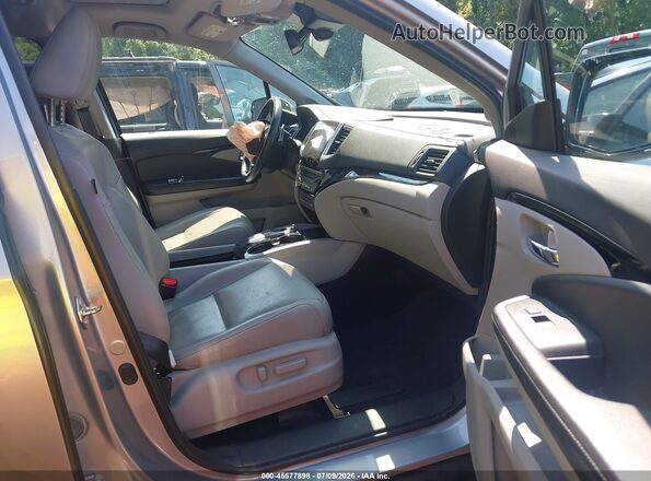 5FNYF6H04HB049112 2017 HONDA PILOT Серый Вид салона спереди