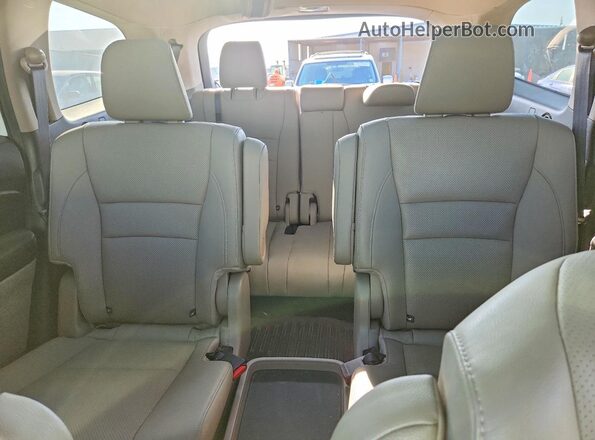 5FNYF6H04KB082702 2019 HONDA PILOT White Widok tylnych siedzeń