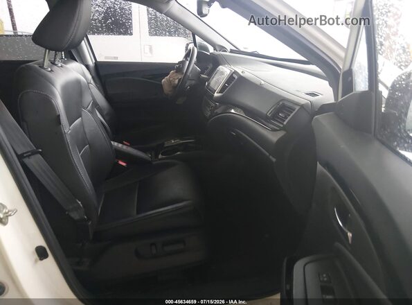 5FNYF6H05HB098870 2017 HONDA PILOT White Widok wnętrza z przodu