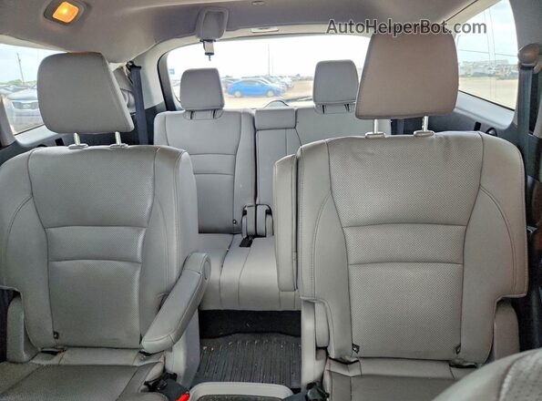 5FNYF6H05JB041882 2018 HONDA PILOT Teal Հետևի նստատեղերի տեսք