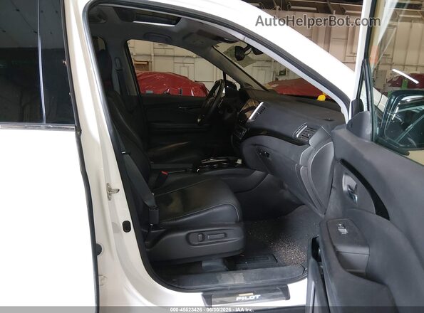 5FNYF6H08JB024154 2018 HONDA PILOT White Вид салону спереду