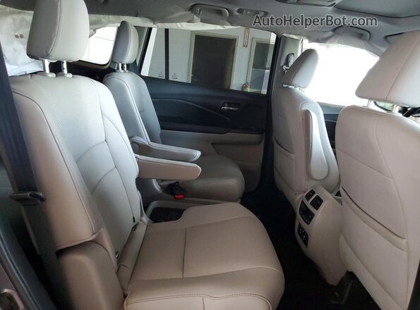 5FNYF6H09HB049073 2017 HONDA PILOT Gray უკანა სალონის ხედი