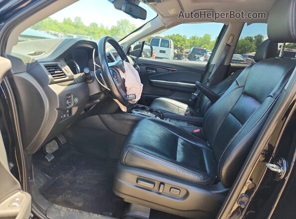 5FNYF6H0XHB068375 2017 HONDA PILOT Black Front interior view