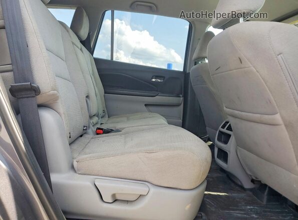 5FNYF6H13JB024958 2018 HONDA PILOT Gray Widok wnętrza z tyłu