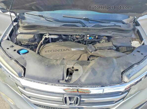 5FNYF6H30JB042870 2018 HONDA PILOT Silver Widok wnętrza z tyłu
