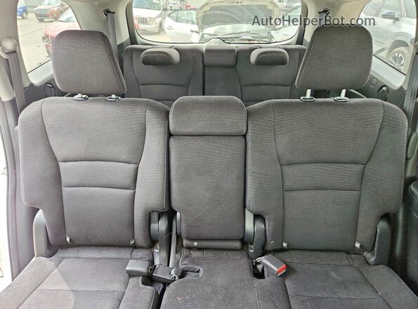 5FNYF6H39HB079197 2017 HONDA PILOT White Widok tylnych siedzeń