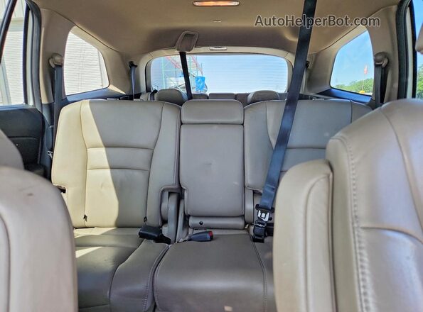 5FNYF6H50HB033453 2017 HONDA PILOT White Вид задніх сидінь