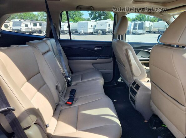 5FNYF6H50HB033453 2017 HONDA PILOT White Вид задньої частини салону