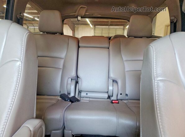 5FNYF6H52GB095645 2016 HONDA PILOT Green Vista de los asientos traseros