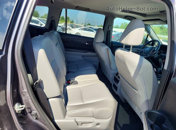 5FNYF6H53HB019403 2017 HONDA PILOT Gray Widok wnętrza z tyłu