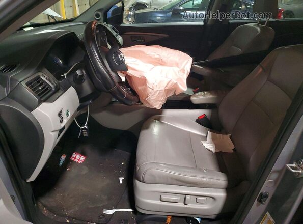 5FNYF6H53KB043448 2019 HONDA PILOT Silver Front interior view