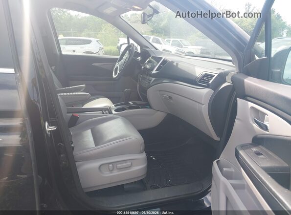 5FNYF6H54HB037439 2017 HONDA PILOT Black Вид салону спереду