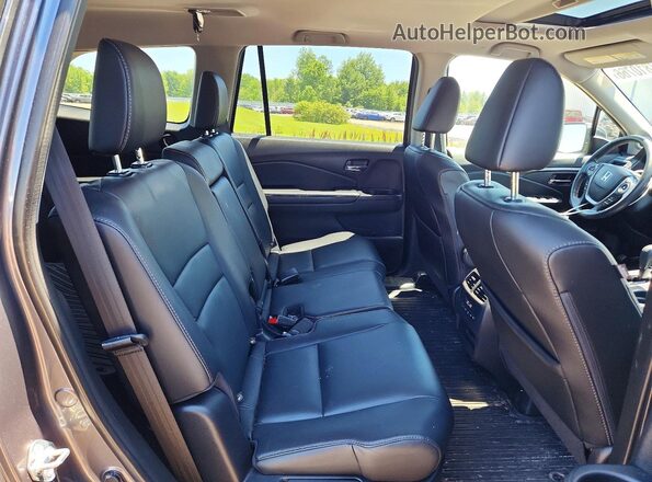 5FNYF6H54JB008299 2018 HONDA PILOT Gray Вид задньої частини салону