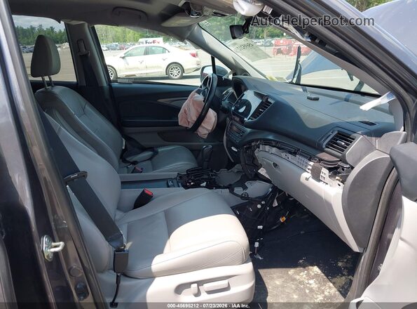 5FNYF6H55LB032596 2020 HONDA PILOT Gray Front interior view