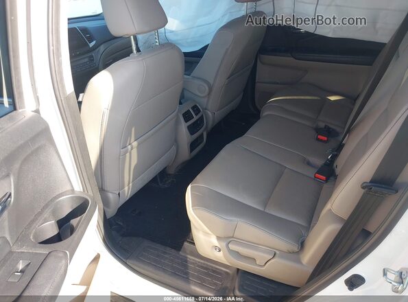 5FNYF6H56HB044974 2017 HONDA PILOT White VIN կոդի պիտակի տեսք