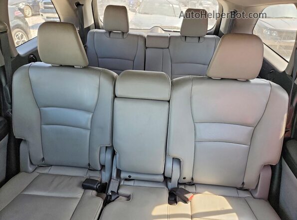 5FNYF6H57JB027297 2018 HONDA PILOT Серебряный Вид задних сидений