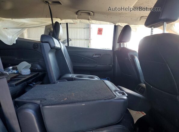 5FNYF6H58HB005058 2017 HONDA PILOT Gray Rear interior view