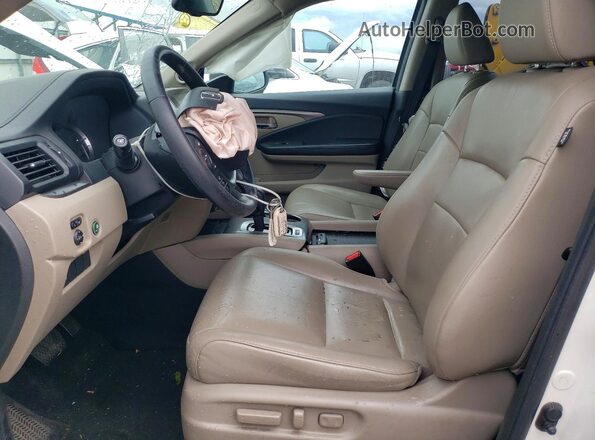 5FNYF6H58JB045310 2018 HONDA PILOT Белый Вид салона спереди