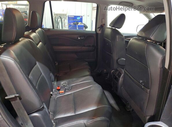 5FNYF6H58JB053326 2018 HONDA PILOT Gray Widok wnętrza z tyłu