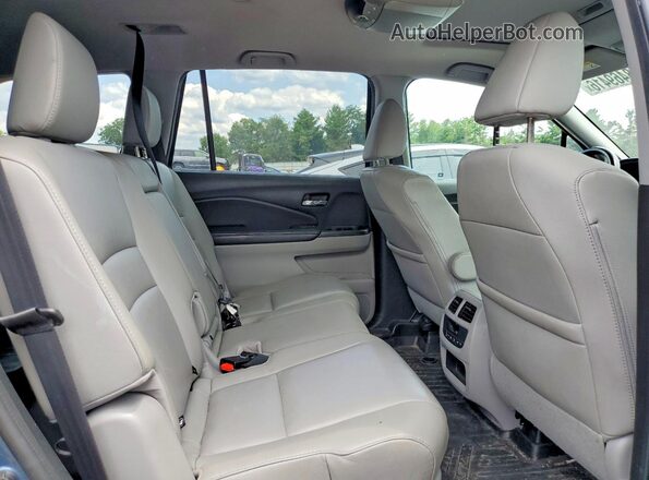 5FNYF6H59HB032155 2017 HONDA PILOT Blue Vista interior trasera