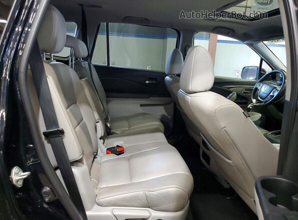 5FNYF6H59JB057935 2018 HONDA PILOT Black Widok wnętrza z tyłu