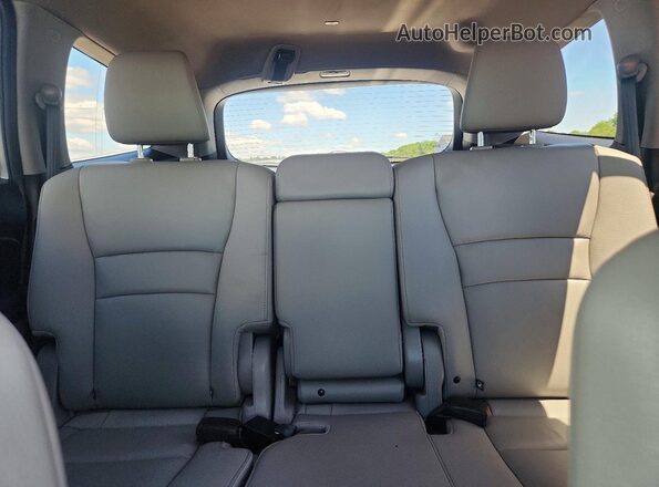 5FNYF6H59JB058289 2018 HONDA PILOT Silver Rear seats view