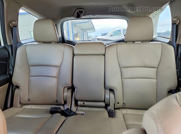 5FNYF6H59JB072984 2018 HONDA PILOT White Հետևի նստատեղերի տեսք