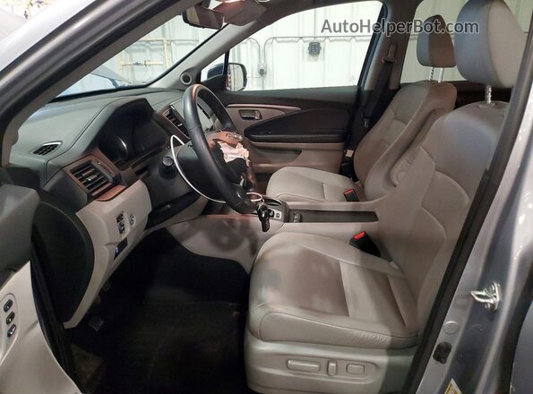 5FNYF6H59KB012768 2019 HONDA PILOT Silver Вид салону спереду