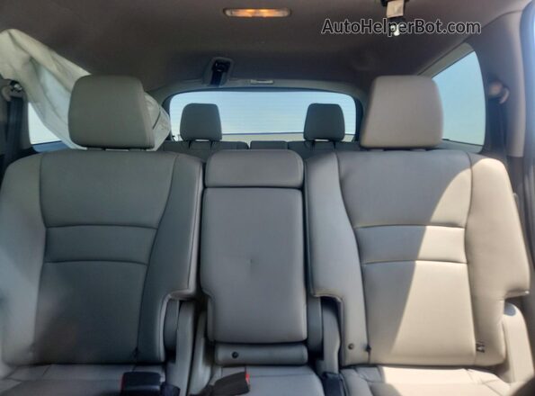 5FNYF6H5XJB014415 2018 HONDA PILOT Silver უკანა სავარძლების ხედი