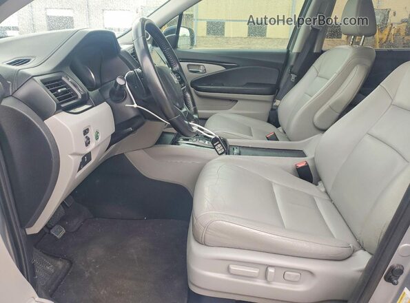 5FNYF6H61KB018007 2019 HONDA PILOT Silver Front interior view