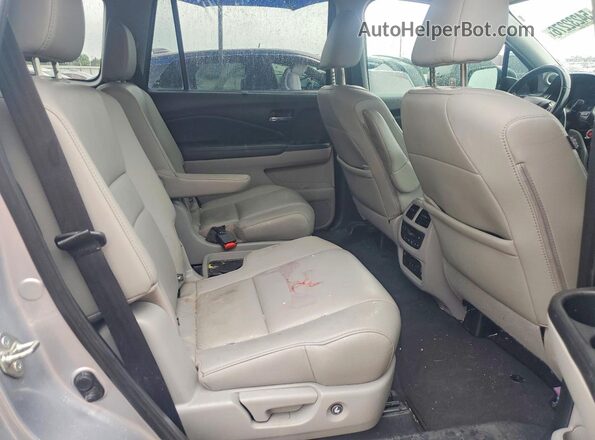 5FNYF6H61KB018007 2019 HONDA PILOT Silver Rear interior view