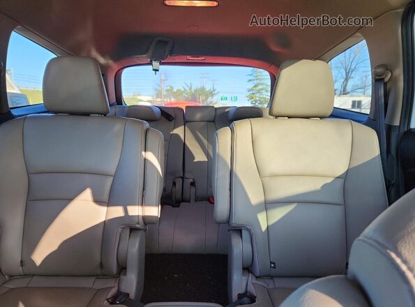 5FNYF6H69MB051565 2021 HONDA PILOT White Vista de los asientos traseros