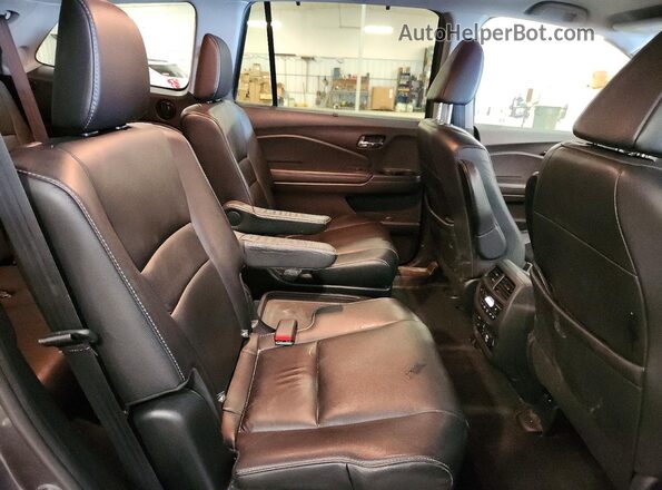 5FNYF6H6XKB007068 2019 HONDA PILOT Gray Vista interior trasera