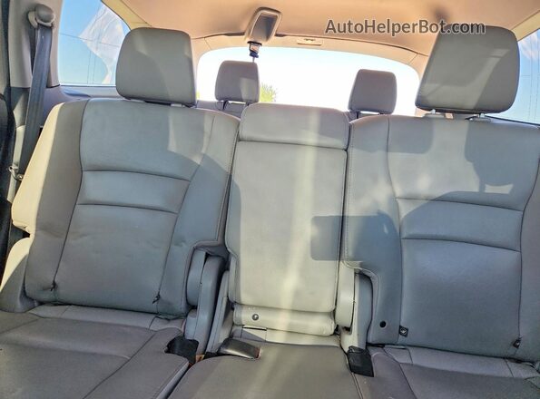 5FNYF6H75HB034194 2017 HONDA PILOT Blue Հետևի նստատեղերի տեսք