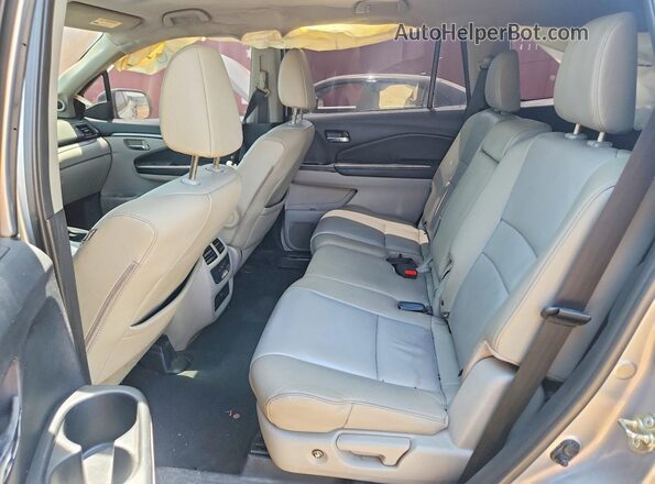 5FNYF6H79HB006110 2017 HONDA PILOT Silver Հետևի նստատեղերի տեսք