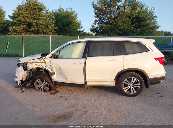 5FNYF6H89JB070047 2018 HONDA PILOT White 360 interior view