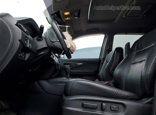 5FNYF6H8XHB503949 2017 HONDA PILOT White Front interior view