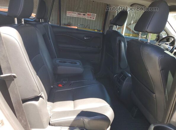 5FNYF6H90HB082655 2017 HONDA PILOT White Вид задньої частини салону