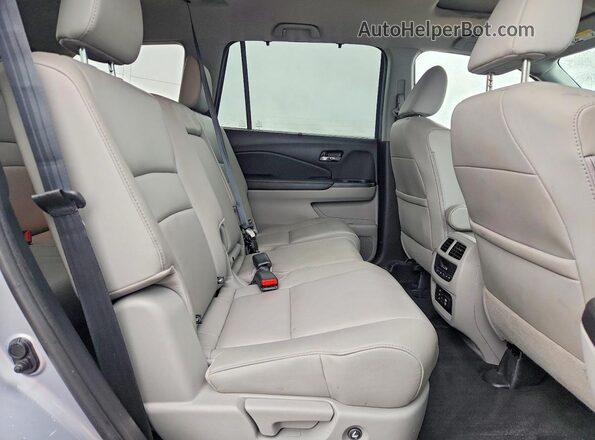 5FNYF6H92HB104798 2017 HONDA PILOT Silver Vista interior trasera
