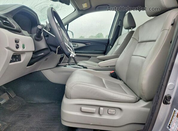 5FNYF6H92HB104798 2017 HONDA PILOT Silver Vista interior delantera