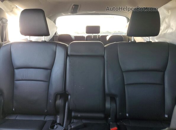 5FNYF6H92JB051817 2018 HONDA PILOT White Vista de los asientos traseros