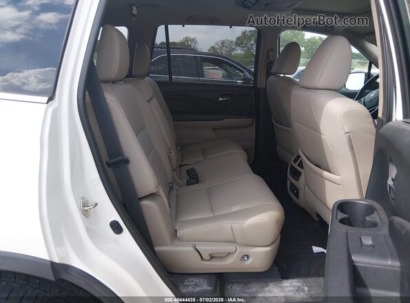 5FNYF6H97HB002235 2017 HONDA PILOT White Widok naklejki z numerem VIN