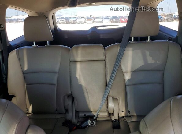 5FNYF6H98HB006018 2017 HONDA PILOT White Widok tylnych siedzeń