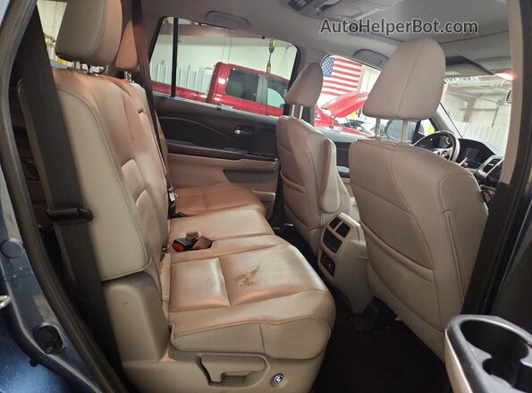 5FNYF6H99HB028657 2017 HONDA PILOT Blue Vista interior trasera