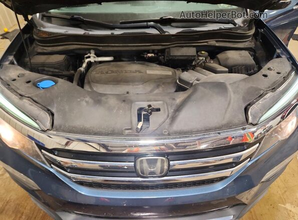 5FNYF6H99HB028657 2017 HONDA PILOT Blue Vista del compartimento del motor