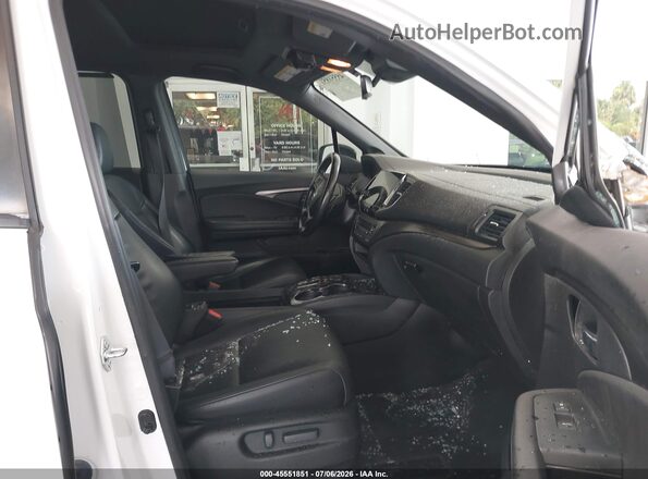 5FNYF7H50MB004700 2021 HONDA PASSPORT White Vista interior delantera